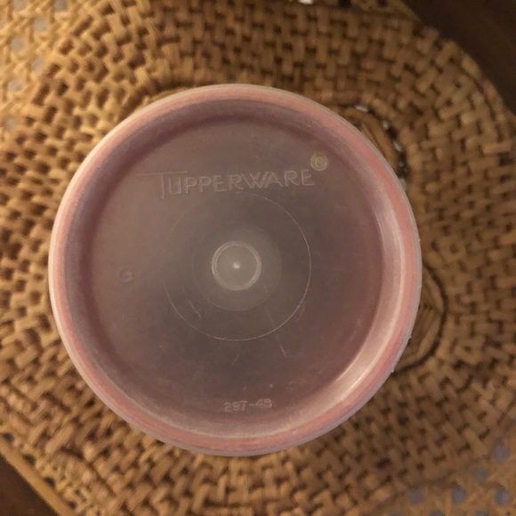 Red Tupperware 873 Tumbler with Lid 297 - Picture 3 of 6